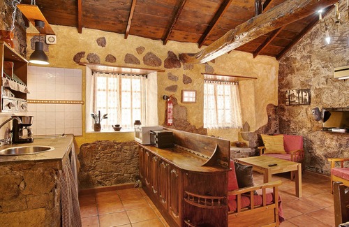 Tejeda Villa | House Sleeps6-Parking-Garden-Pool in summer-Pet