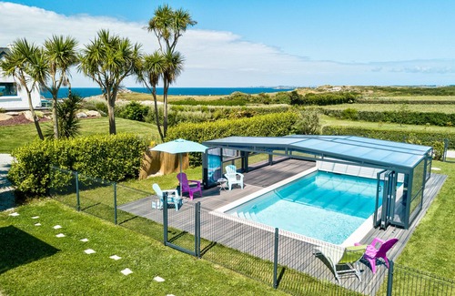 Cleder House | HOUSE TY AR MOR - 50m from the sea - Wifi access - Heated swimming pool - 3 Clévacances