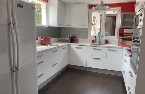 Agaete House | House with heated pool and jacuzzi, groups, families with pets and views.