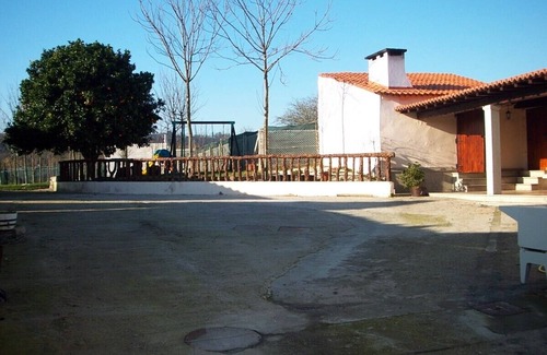 Rianxo Villa | HOUSE WITH CLOSED ROOM, HUERTA, GARDEN, 4 BEDROOMS 600 METERS FROM THE BEACH