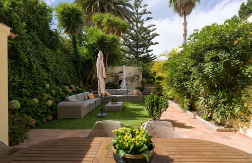 Las Brisas Ski Chalet | House with cozy garden BBQ