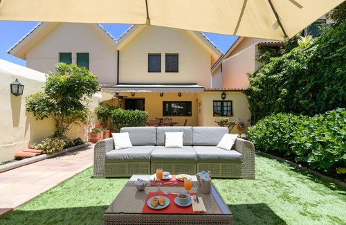 Las Brisas House | House with cozy garden BBQ and free parking