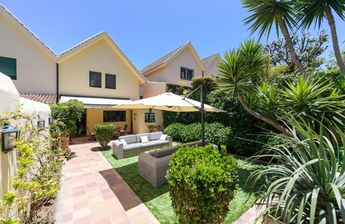 Las Brisas House | House with cozy garden BBQ and free parking