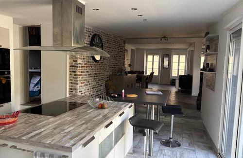 Carrouges House | House with enclosed garden in the center of town. Pets welcome.