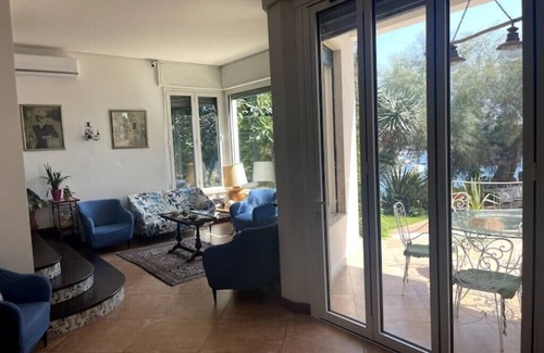 Aci Castello Villa | House with garden on the sea