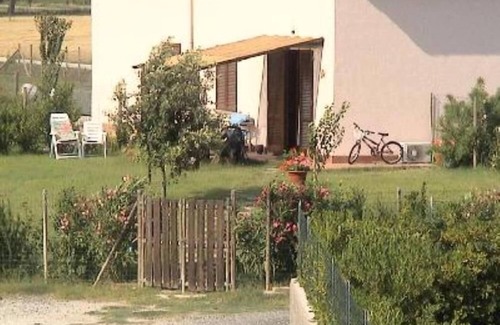 Cecina Apartment | House with garden,near sea.