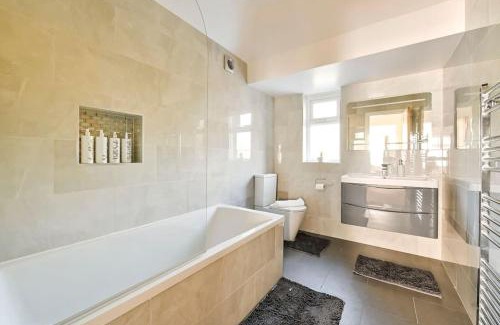 Tokyngton Apartment | House with Garden Next Wembley Stadium Free Parking