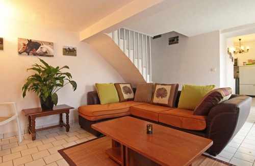 Montabard Cottage | House with garden, pets allowed in a stud farm