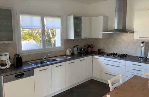 Lege-Cap-Ferret House | House with heated pool close to the ocean and shops.