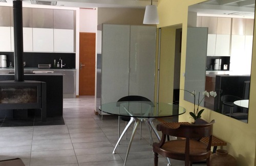 Pompignac House | House with large swimming pool and park, sleeps 8, near Bordeaux, St Emilion, Arcachon