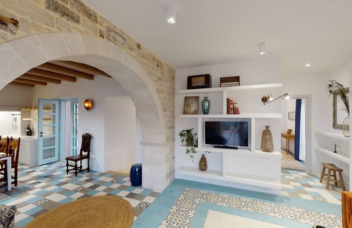 Kamilari House | House with pool, terraces, sea view, village view ideal for up to 6 people