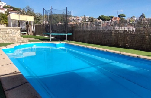 Santa Susanna Ski Chalet | House with private pool, barbecue and free wifi approx. 3 km from the beach