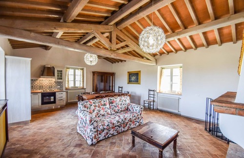 Montecchio House | House with private pool & fenced garden 3km from Montecchio. Very quiet area
