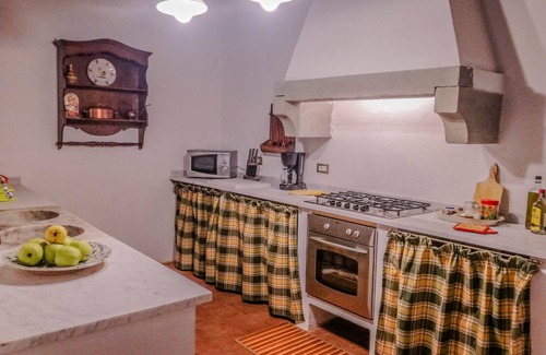 Buti House | House with private pool and panoramic views 20km from Pisa, 1km from village