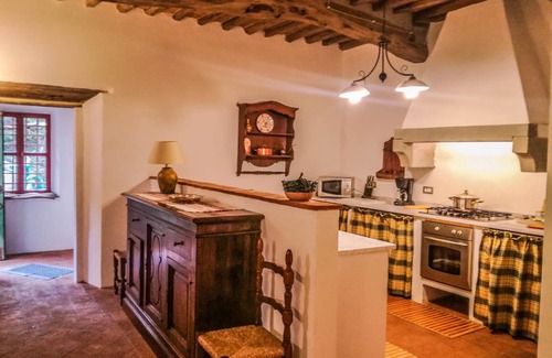 Buti House | House with private pool and panoramic views 20km from Pisa, 1km from village