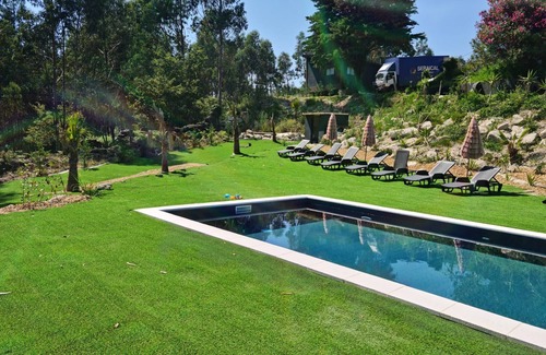 Bouro Ski Chalet | House with private pool and jacuzzi near Gerês