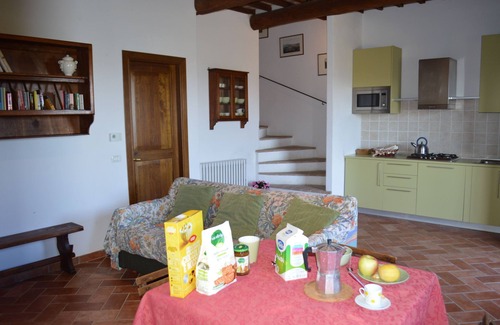 Asciano Apartment | House with private terrace and exceptional view Crete Senesi