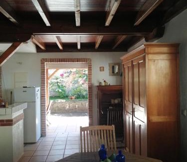 Saint-Claude House | House with small garden and view