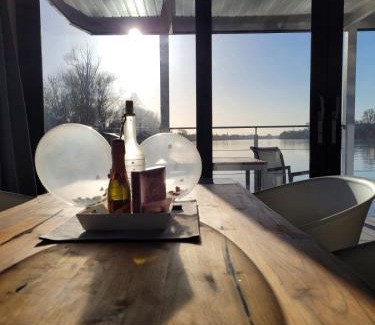 Wiesbaden Boat Rental | Houseboat villa.nautica