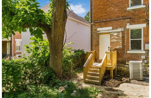 Near East Columbus House | Housepitality- The Champions Townhouse-5 min to DT