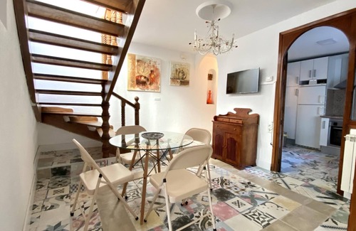 Old Town Apartment | -Housing León- Gaudí Attic