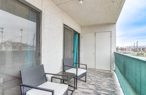 South Main Apartment | Houston Condo with Pool Access about 1 Mi to NRG Stadium