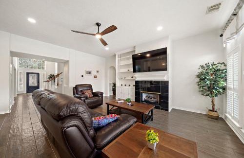 Atascocita House | Houston Lake Retreat Pool Lake Front Spa