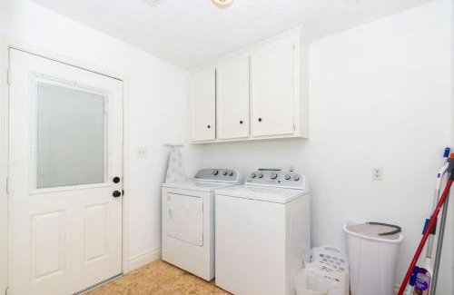 Ponderosa Forest House | Houston Oasis Pool, Gameroom, & Near IAH Airport