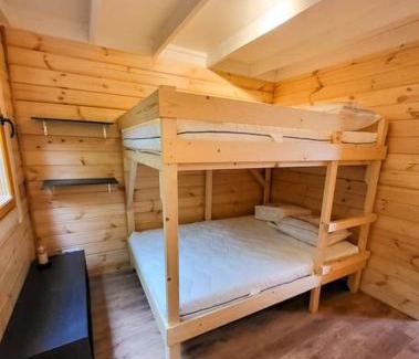 Vierakker Ski Chalet | Houten natuurhuisje met Hottub
