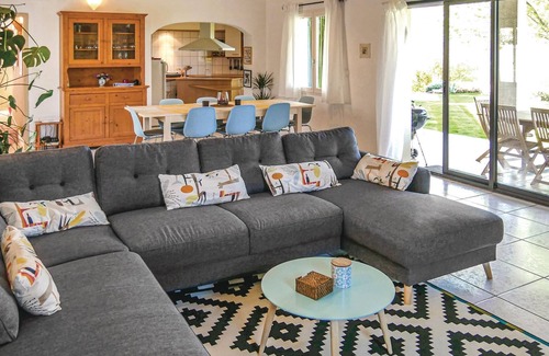 Prades-sur-Vernazobre House | How can you resist this fabulous vacation home with private pool in Hérault.