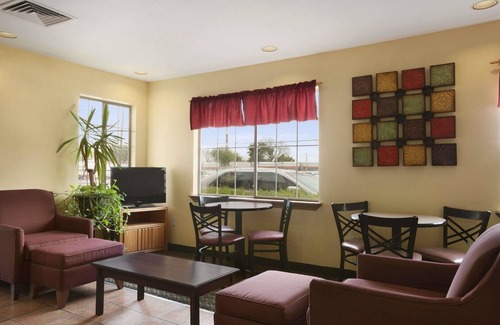 Grand Prairie Hotel | Howard Johnson by Wyndham Grand Prairie Near Lone Star Park