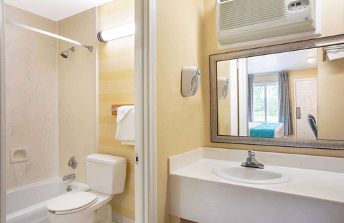 Rocky Hill Hotel | Howard Johnson by Wyndham Hartford South – Rocky Hill