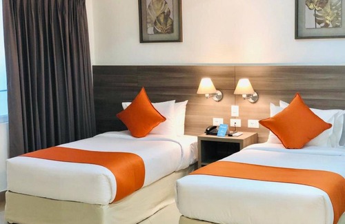 Petit Jean Ocharan Hotel | Howard Johnson by Wyndham Lima Miraflores Art House