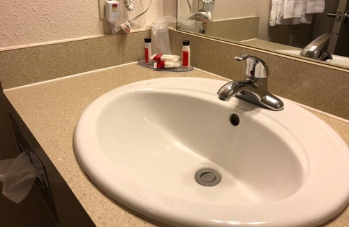 Southeast Salem Hotel | Howard Johnson by Wyndham Salem