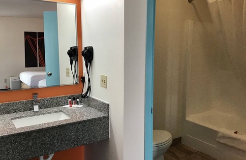 North Spokane Hotel | Howard Johnson by Wyndham Spokane