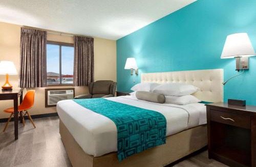 Waterloo Hotel | Howard Johnson by Wyndham Waterloo/Cedar Falls