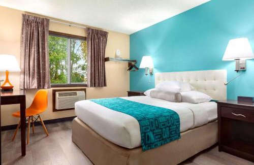 Waterloo Hotel | Howard Johnson by Wyndham Waterloo/Cedar Falls