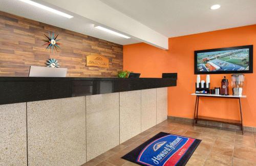 Waterloo Hotel | Howard Johnson by Wyndham Waterloo/Cedar Falls