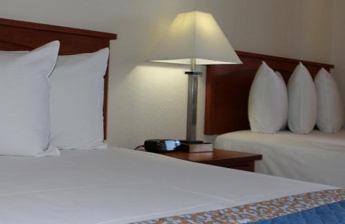 Lincoln Acres Hotel | Howard Johnson Suites by Wyndham San Diego Chula Vista BayFront