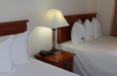 Lincoln Acres Hotel | Howard Johnson Suites by Wyndham San Diego Chula Vista BayFront