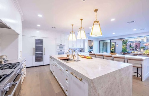 Cactus Acres House | HÓZHÓ Luxe | Lazy River | Indoor Pickleball