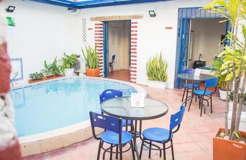 Cartagena Walled City Apartment | HPT-SM HABITACION DE HOTEL TRIPLE CON PISCINA AIRE ACONDICIONADO Y WIFi EN GETSEMANI