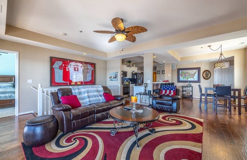 Lakeland Condo | HT901 - Impressive lakefront condo!