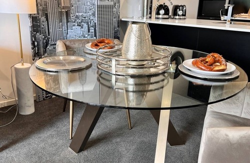 Campbell Apartment | https:/www.airbnb.com.au/multicalendar/774096226735245129