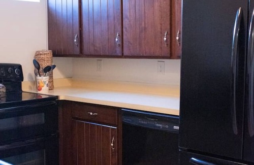 Cameron Condo | Hubbs Cellar at JS Hubbs Guest House