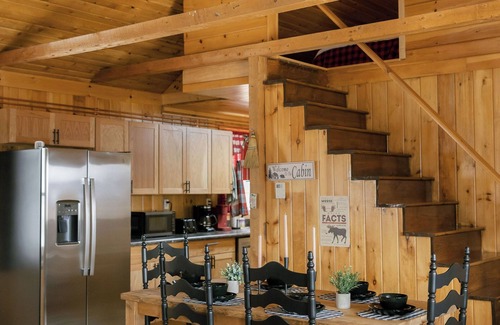 Phillips Cabin | Huck’s Hideaway – Cozy Mountain Cabin Near Saddleback & Rangeley Lakes