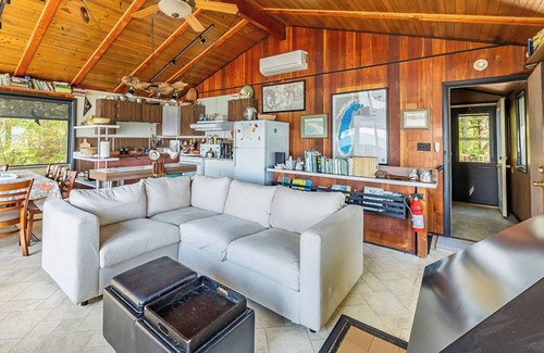 Montague Cottage | Huckleberry Hideaway: A Lake Michigan Sunset Retreat. Pet friendly!