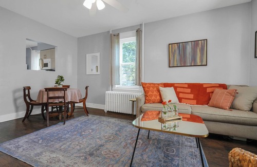 North Wales Apartment | Huckleberry House - 2 Bedroom Apartment Fenced Backyard