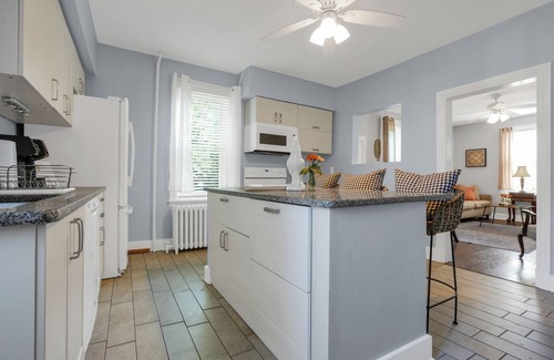 North Wales Apartment | Huckleberry House - 2 Bedroom Apartment Fenced Backyard