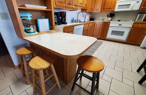 Lost Bridge Village House | Huckleberry Shores-Lakefront & Lakeview Home-Near Boat Launch-Swimming Pool.